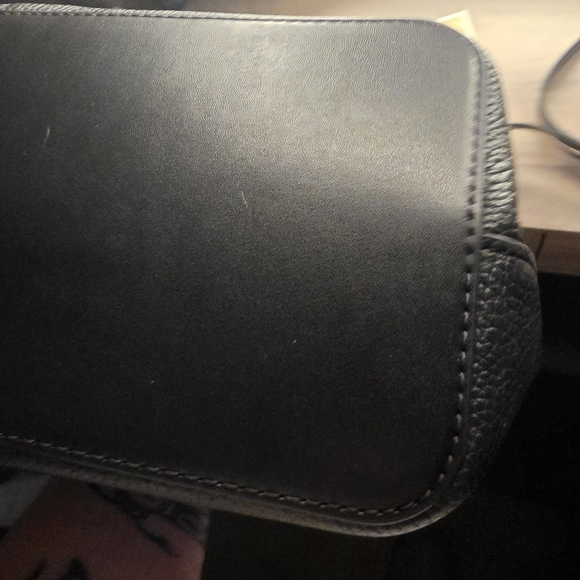 Michael Kors Hyde Black Leather Satchel with Gold Details - Picture 4 of 9